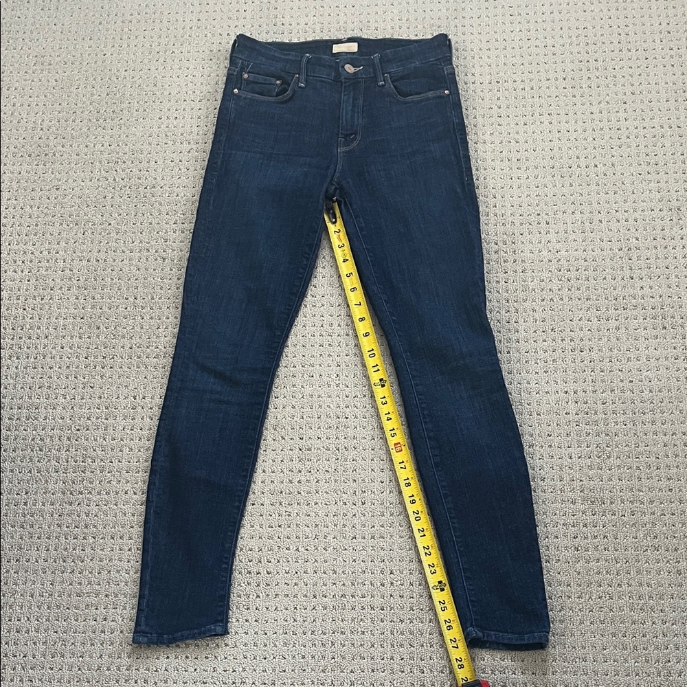 Mother stretch denim. The Looker style. Clean sweep wash. Size 25